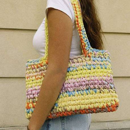 Rainbow Bag ile renkli günlük stil
